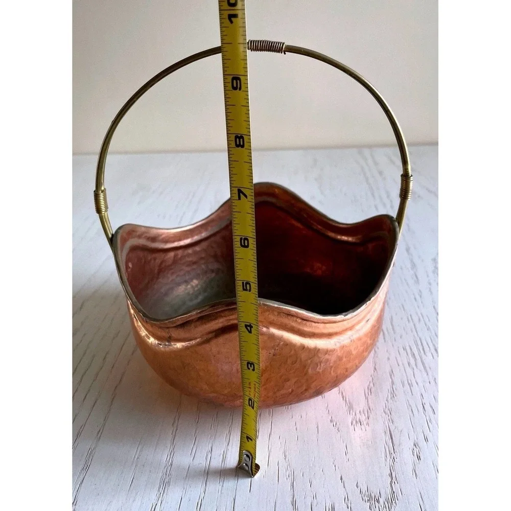 Vintage Hammered Copper Basket Brass Handle Wavy Rim Decorative Centerpiece 10in